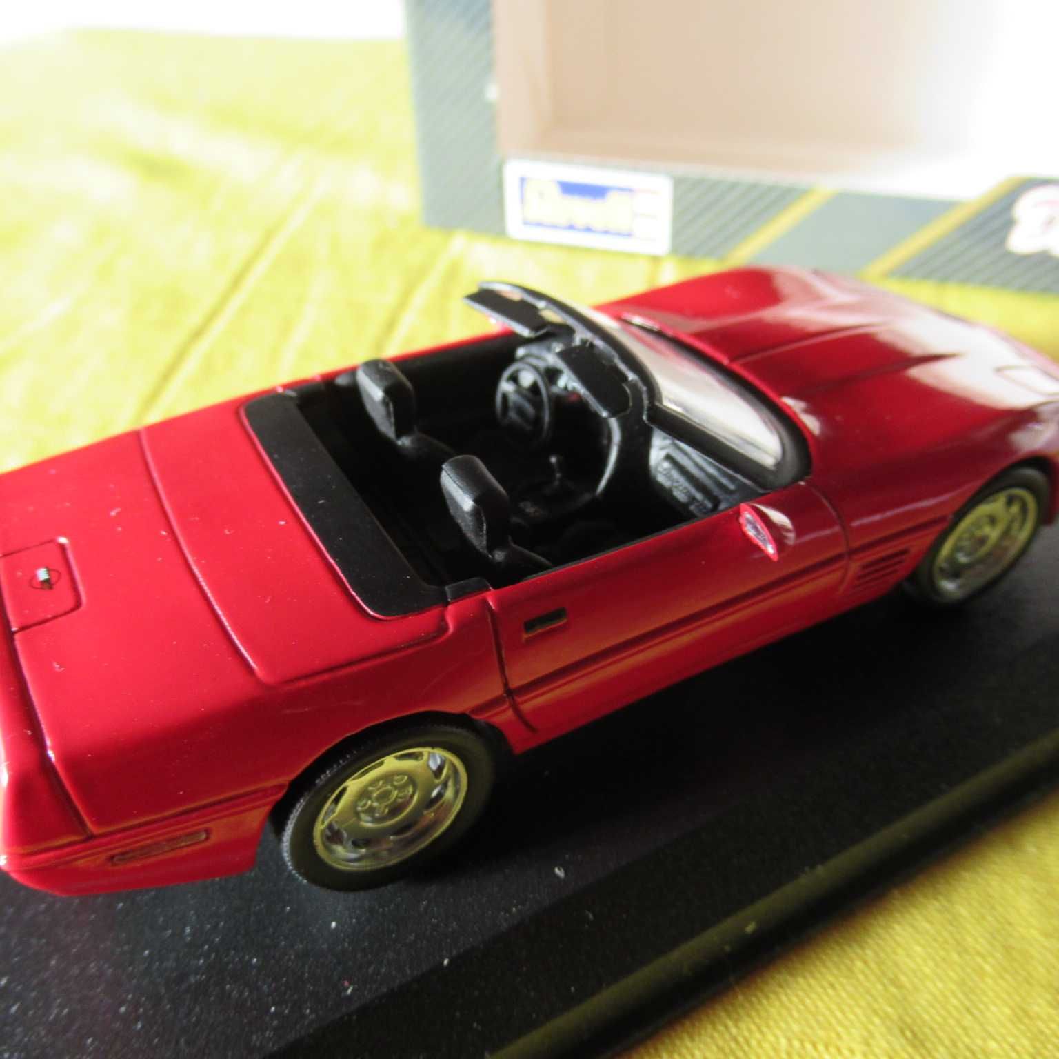 (114/2) Corvette  ZR1 descapotável em metal 1:43 C/caixa