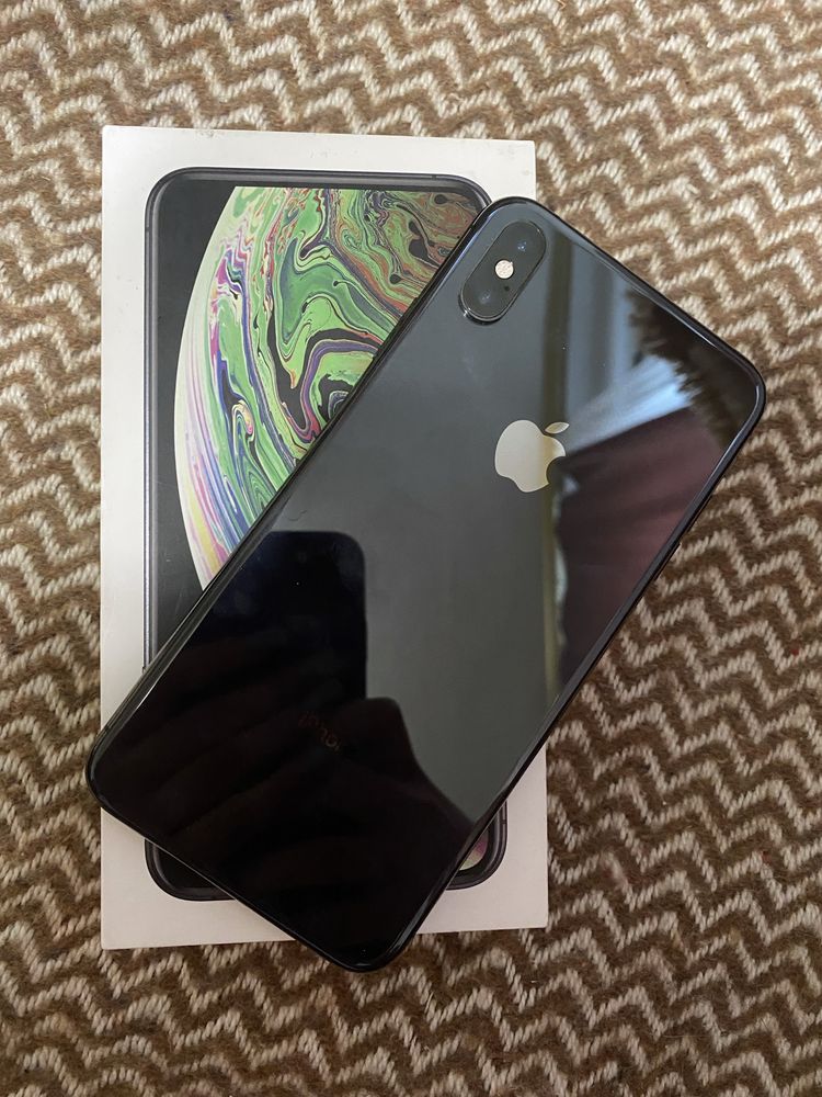 Iphone Xs max 64 GB