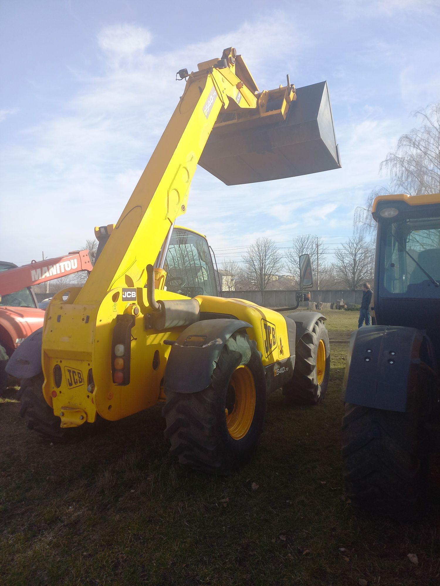 Продам навантажувач телескопічний jcb