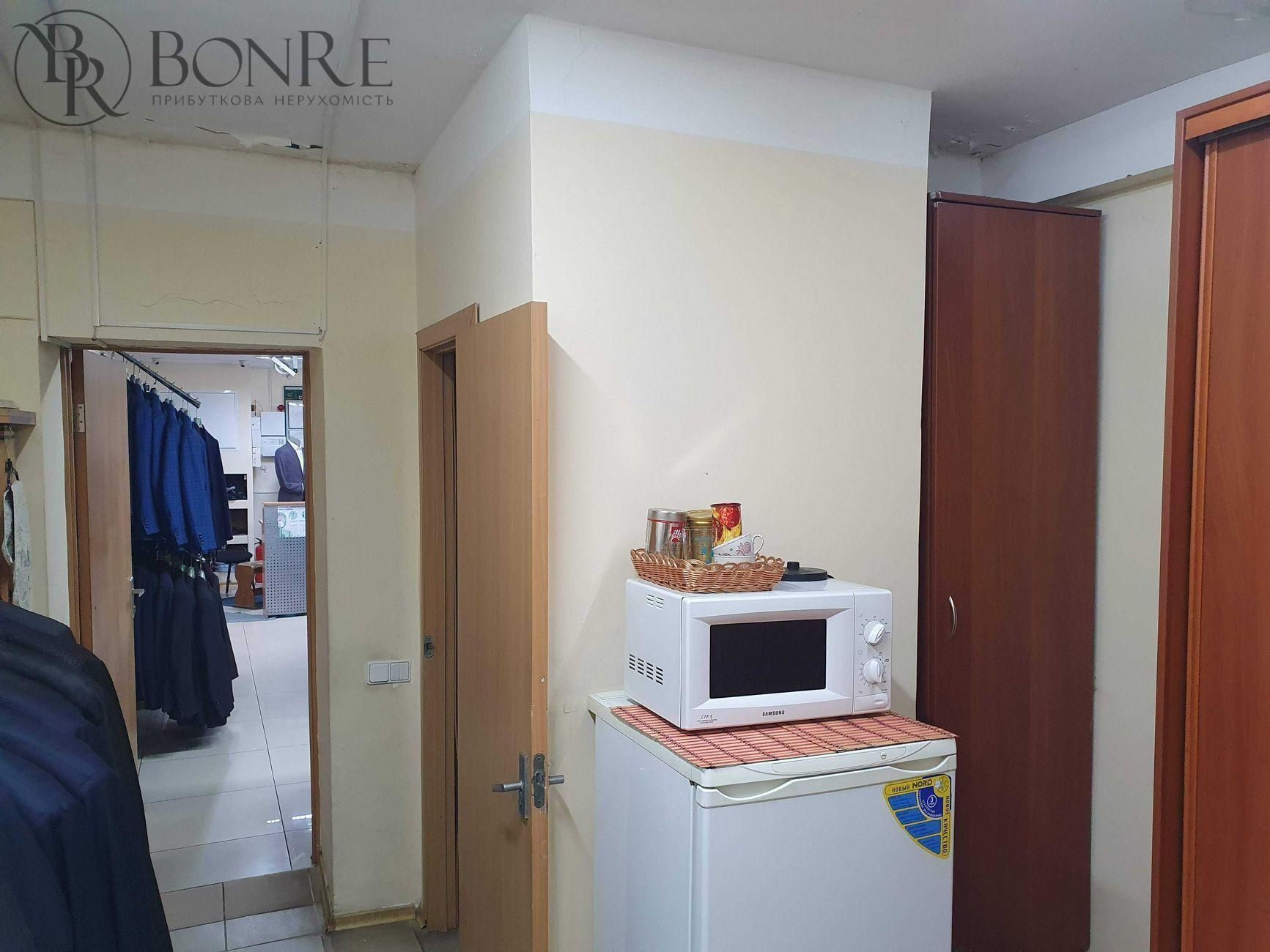 Продаж торгового приміщення по вул. Карела Чапека, 256м2.