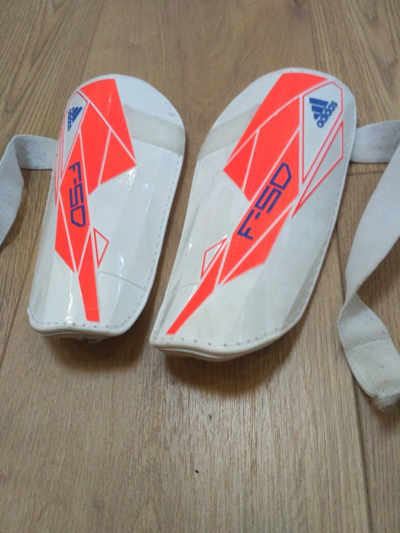 Щитки Adidas F50. Адидас