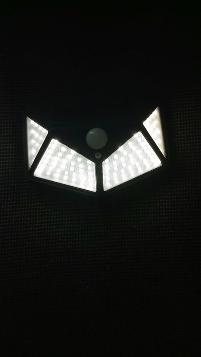 Продам срочно уличный светильник который заряжается от солнца