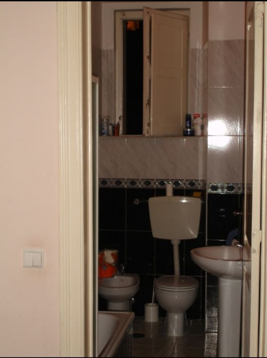 Quartos em apartamento de estudantes - frente metro anjos