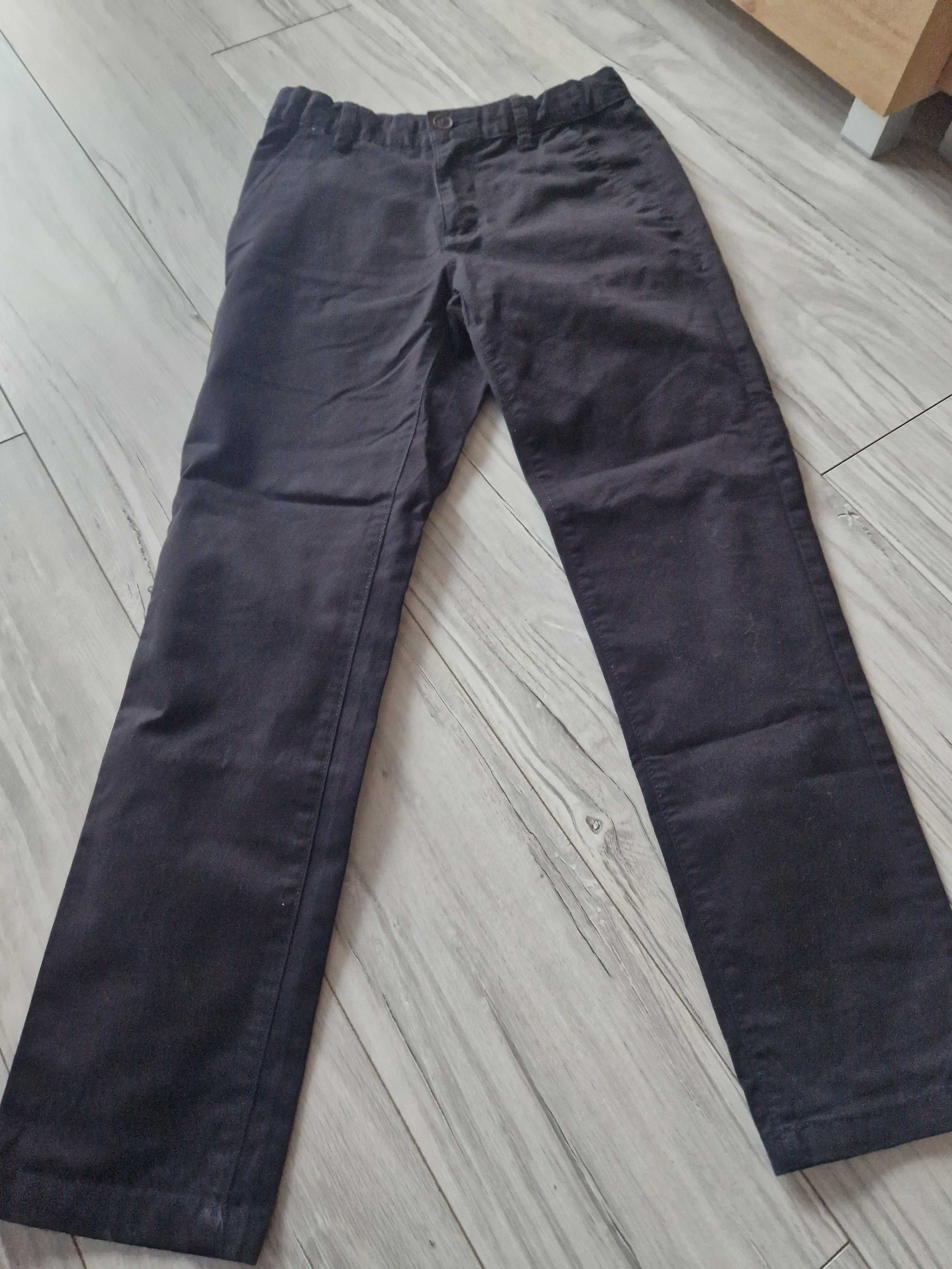 Reserved klasyczne czarne spodnie Chino r.146cm chłopięce