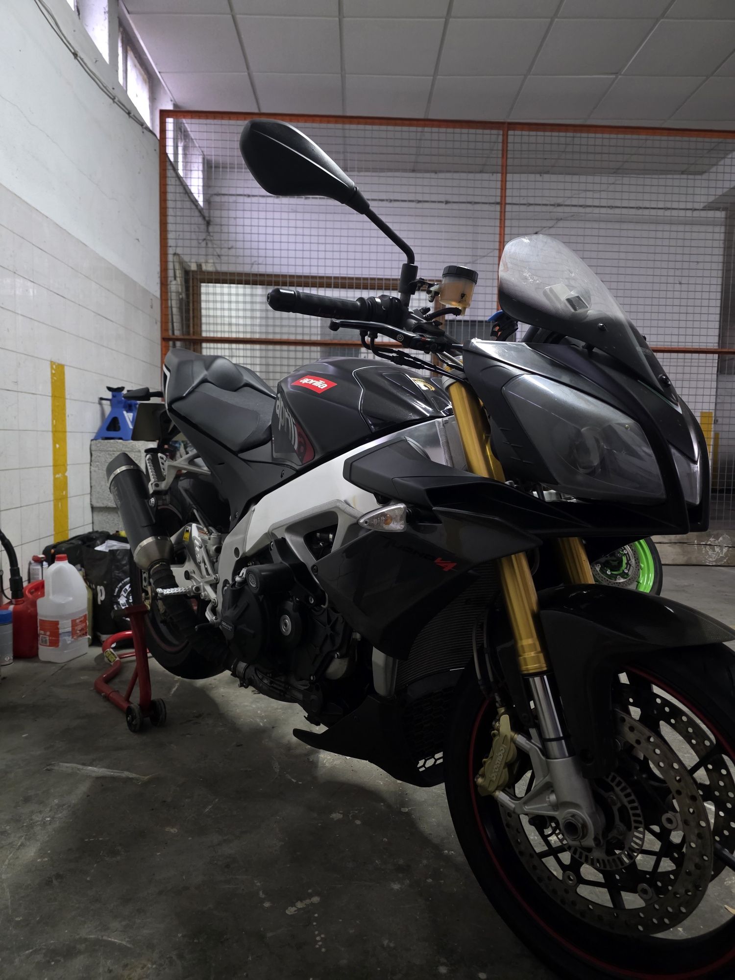 Aprilia Tuono V4R APRC 2012