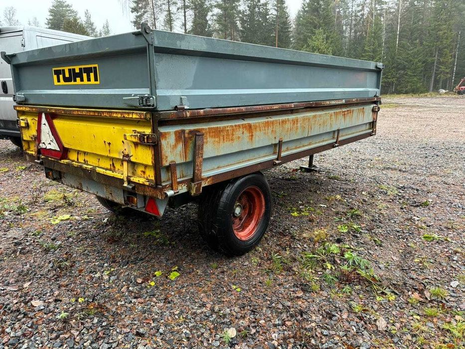 Przyczepa rolnicza wywrotka jednoosiowa