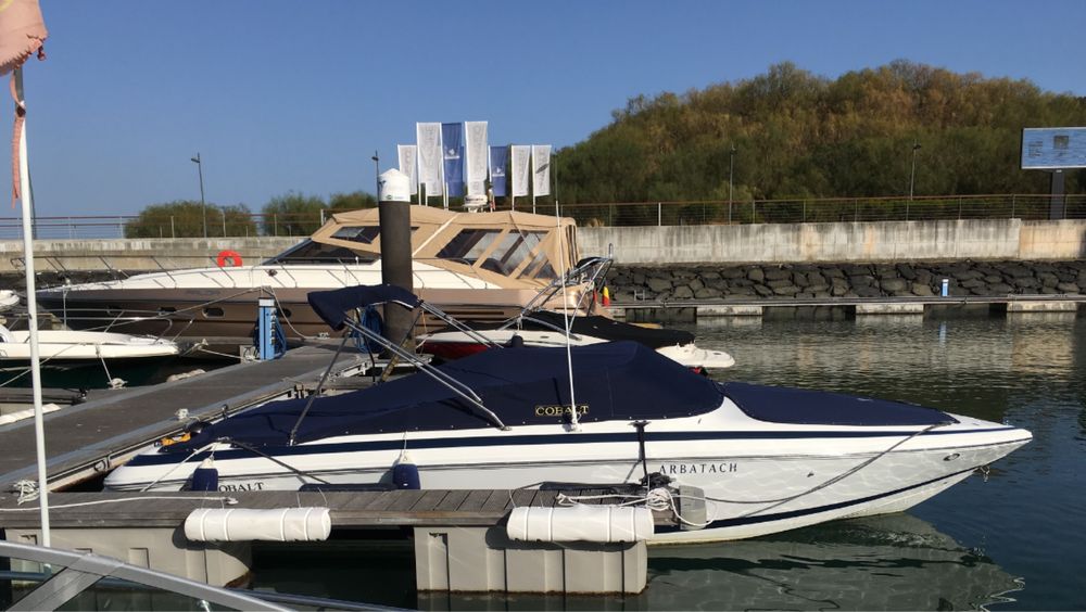 Lancha Cobalt 246