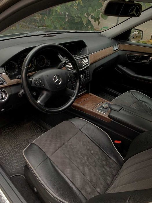 Mercedes Benz E350 повний привід 2011 рік