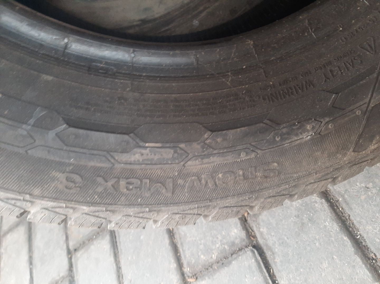 pojedyncza opona Uniroyal 225/65r16c SnowMax 3