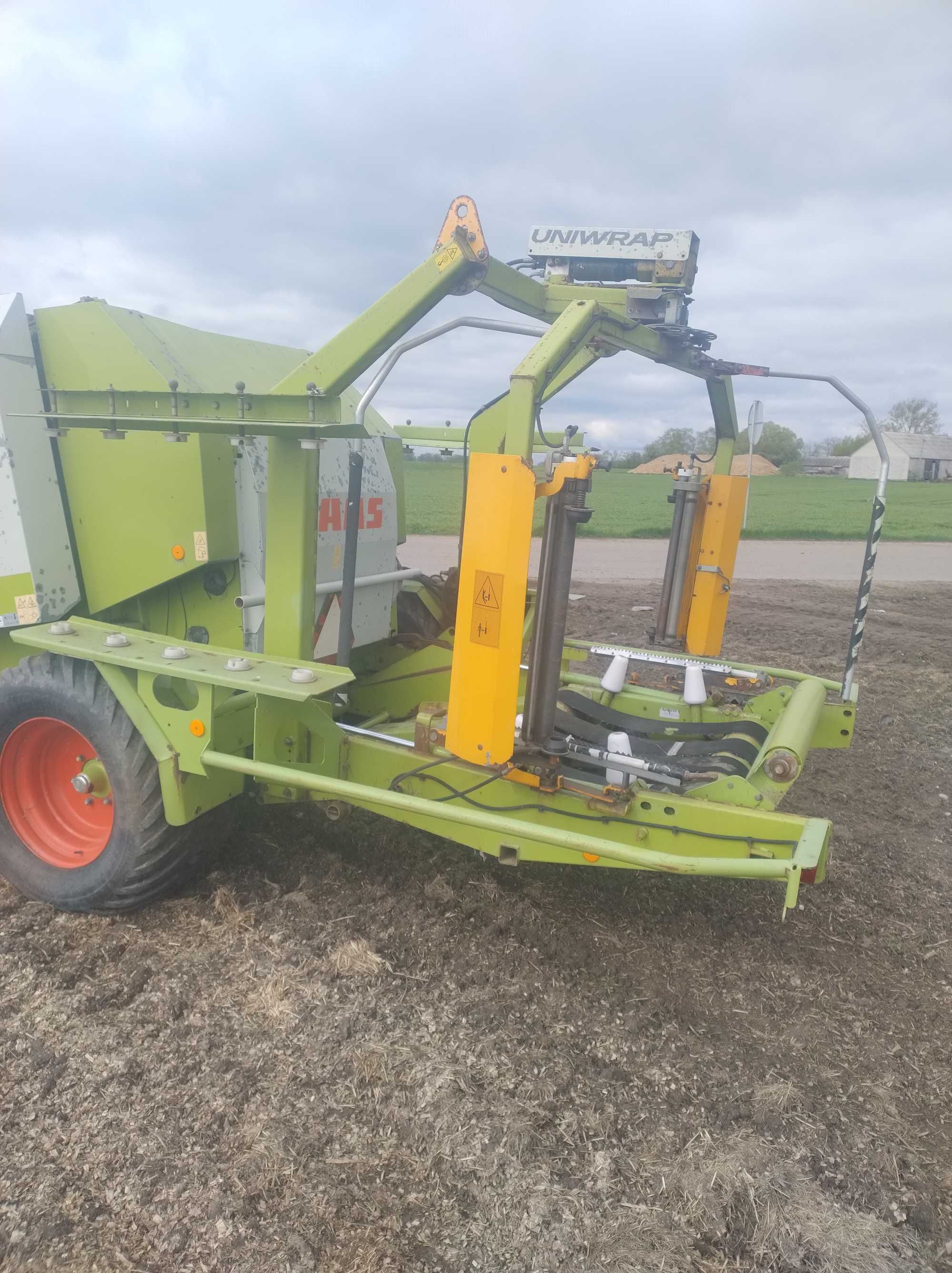 Claas Rollant 255