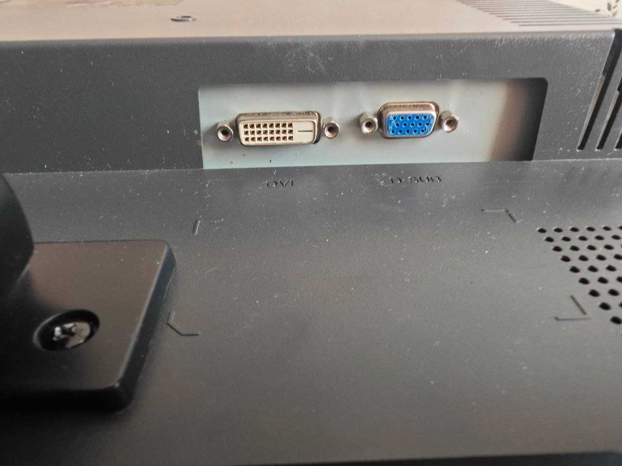 Monitor + kable wysokiej jakości + adapter WiFi – wszystko sprawne!