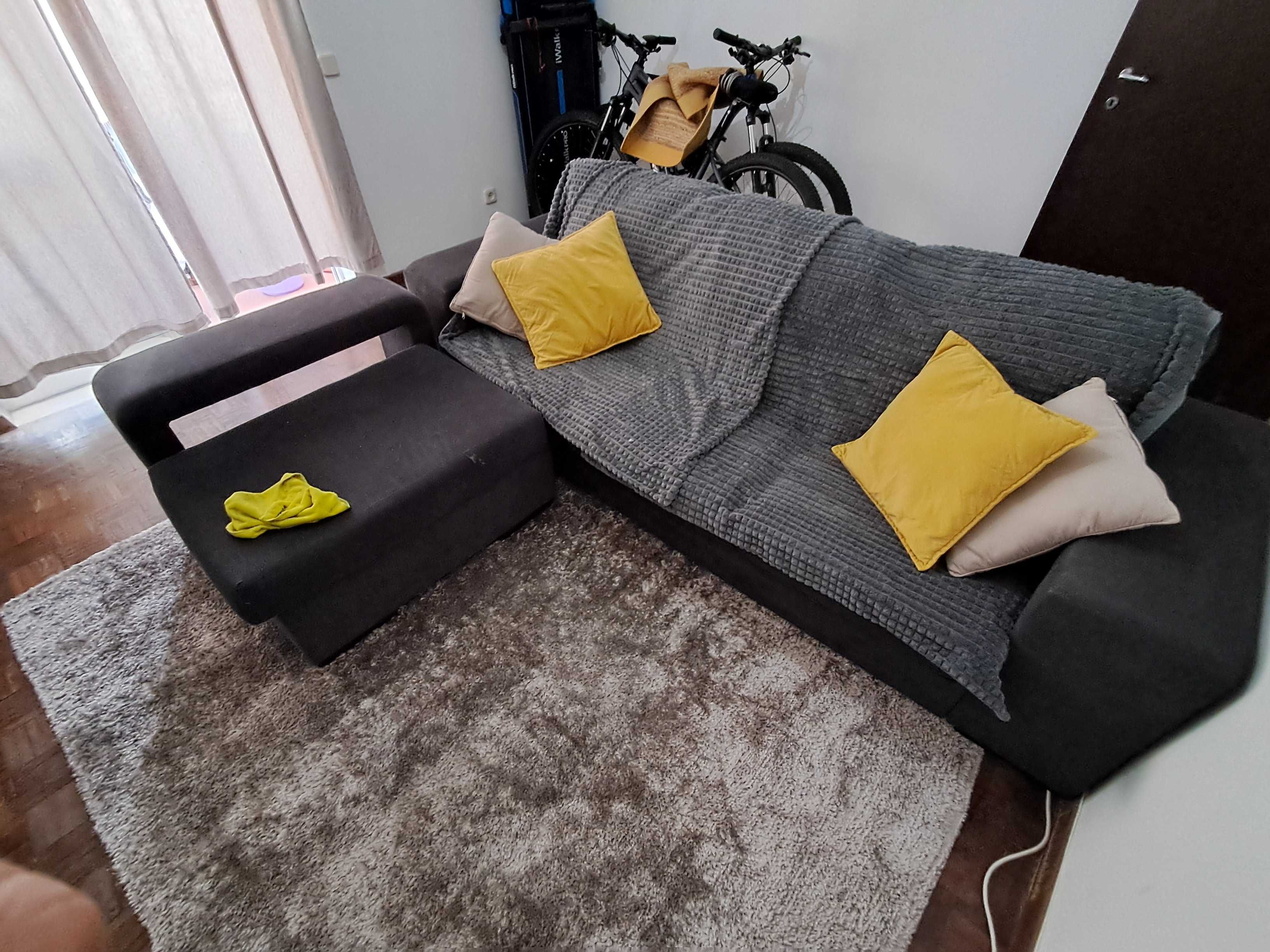 Vendo Sofá e mesa de centro