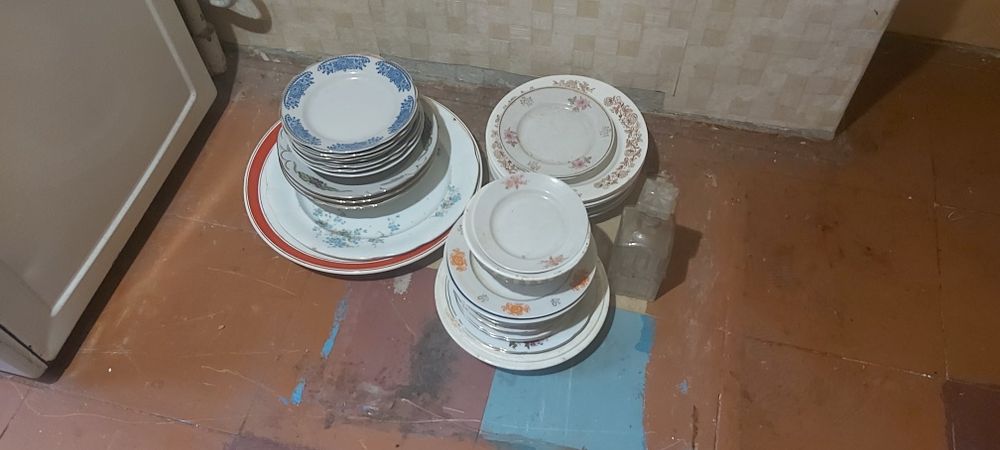 Посуд, тарілки самовивоз