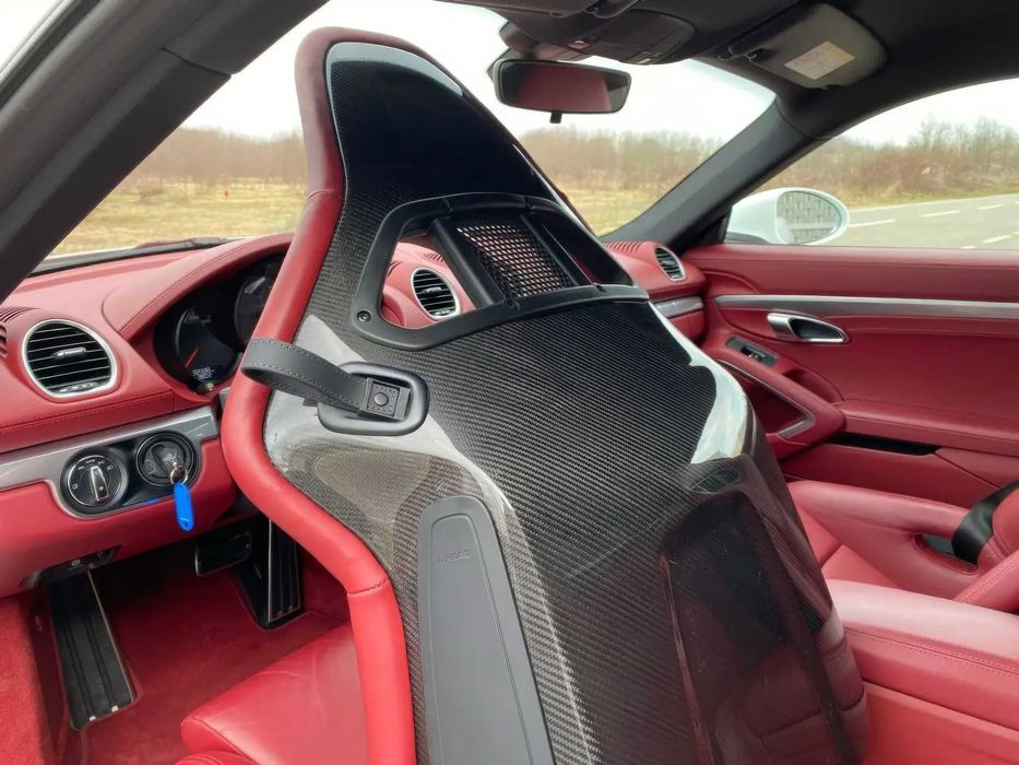 Porsche Cayman      2018