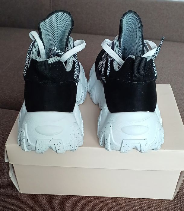 Красивые кроссовки