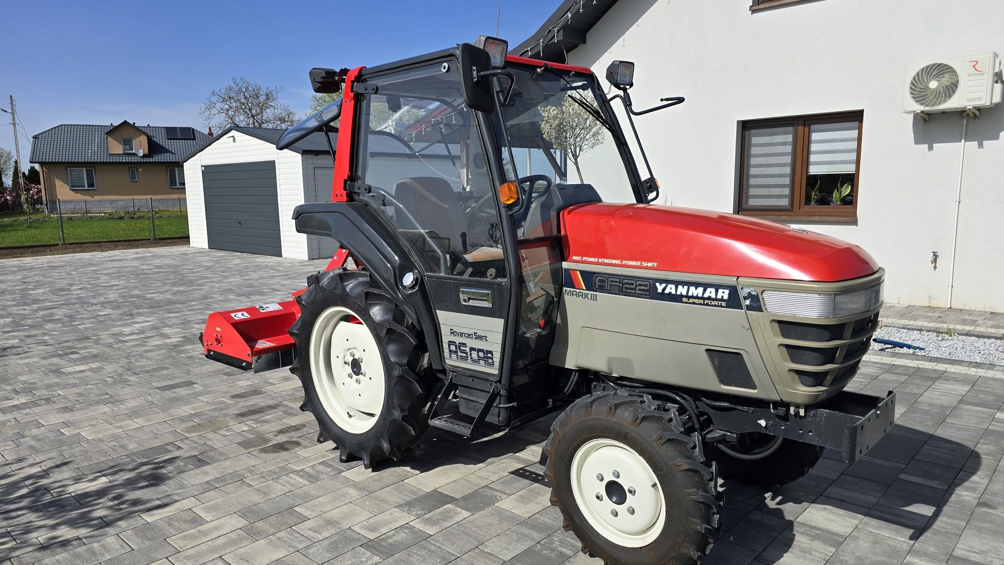 Japoński Traktorek Yanmar AF22 4x4 z kabina