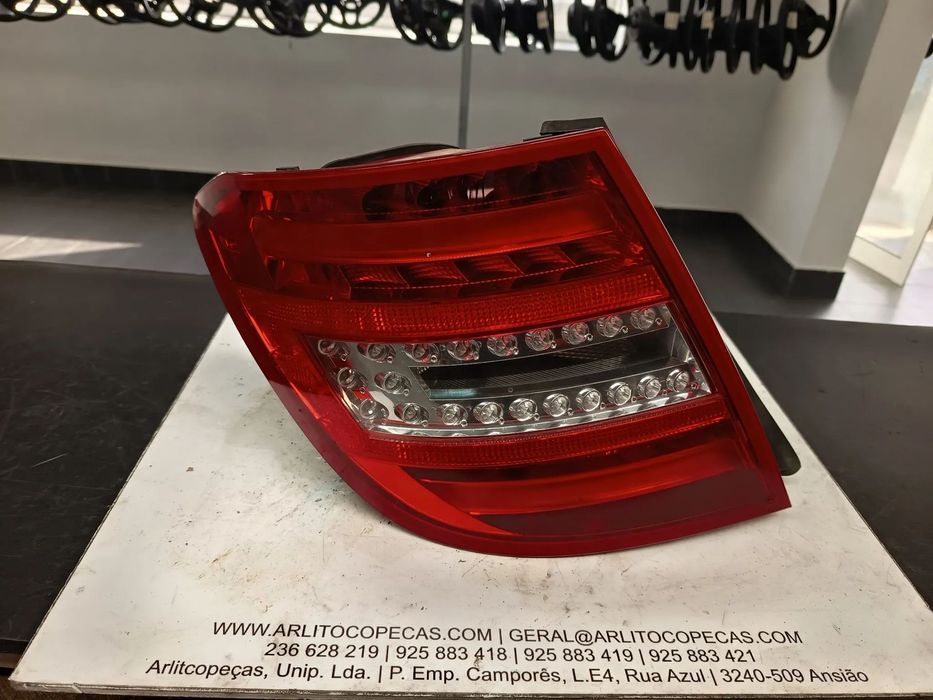 Farolim traseiro Mercedes W204 2011 Ref: A204 820 62 64