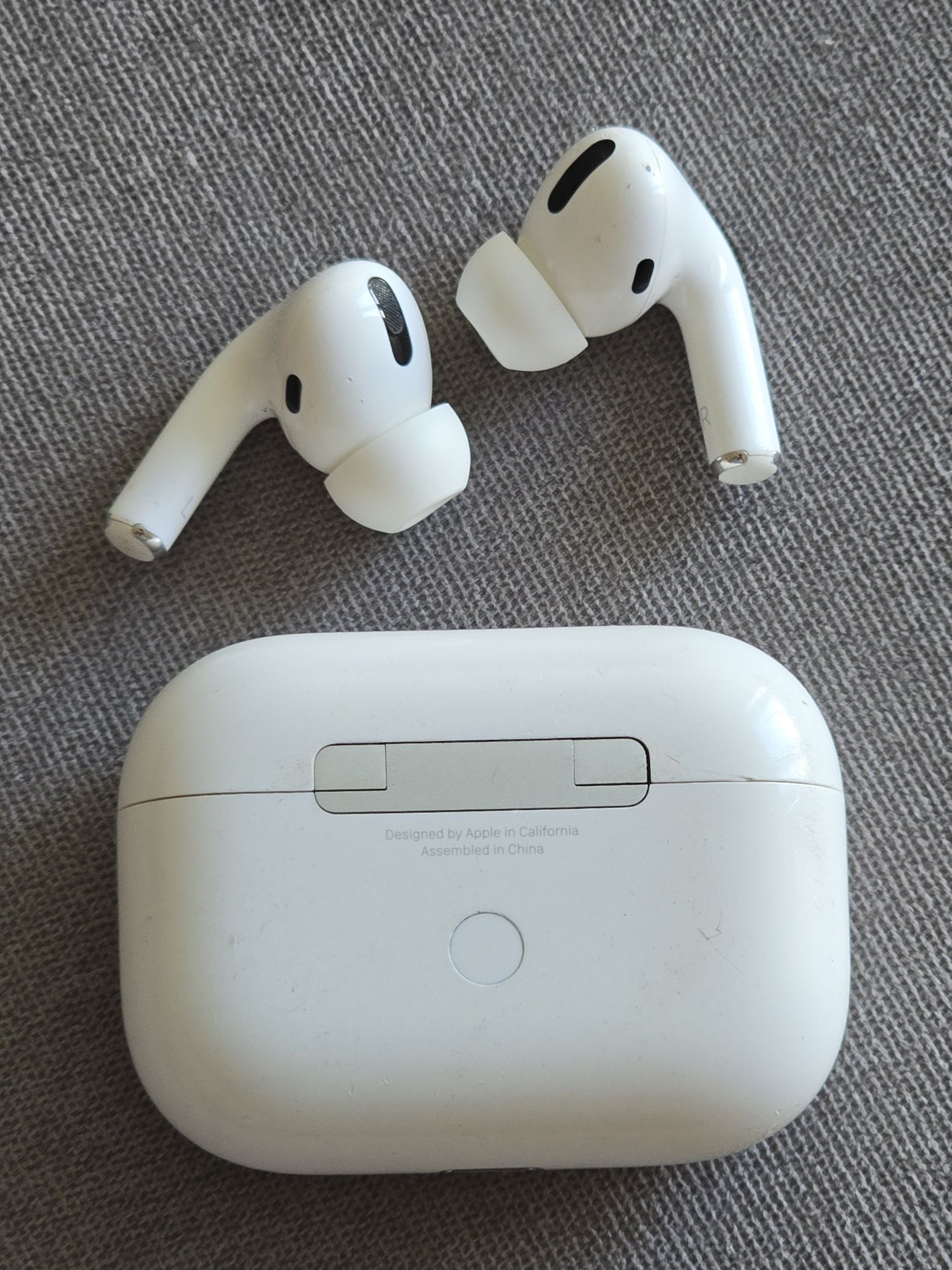 Оригінальні Apple AirPods Pro 1st Gen