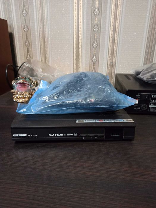 Супутниковий тюнер опенбокс  s4HD PVR. I AZBOX Premium HD.