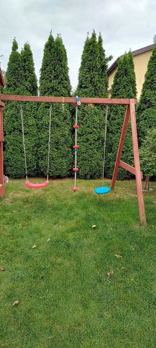 Drewniany plac zabaw z dodatkową piaskownicą gratis w dobrym stanie