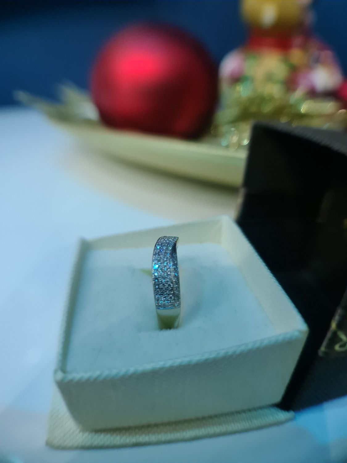 Złoty pierścionek z diamentami prezent walentynki