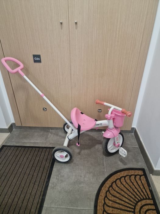 Bicicleta infantil com pega Chicco.