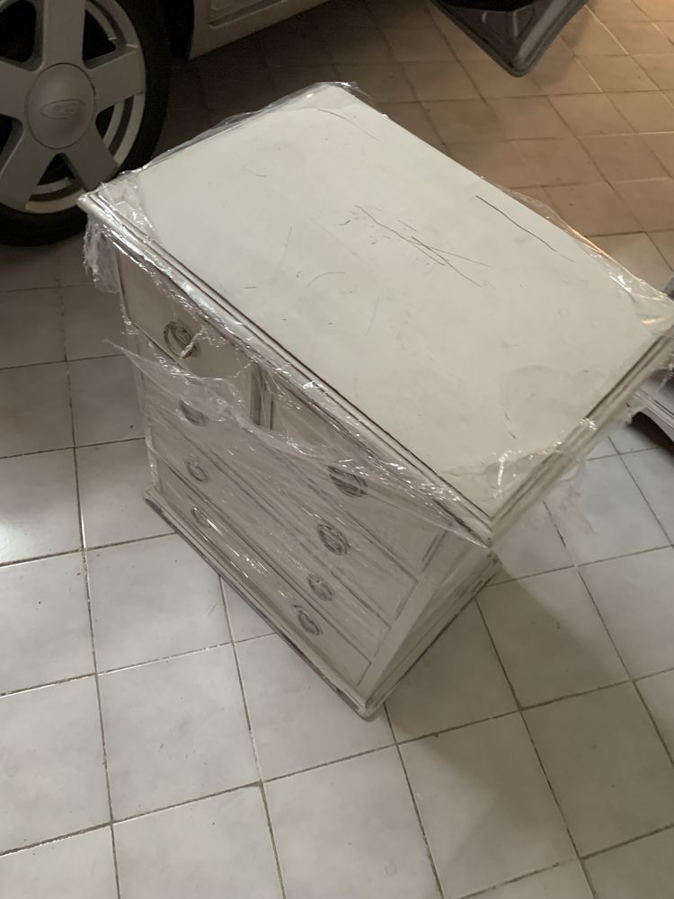 Mesinha de cabeceira