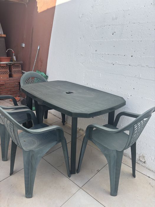 Mesa com cadeiras