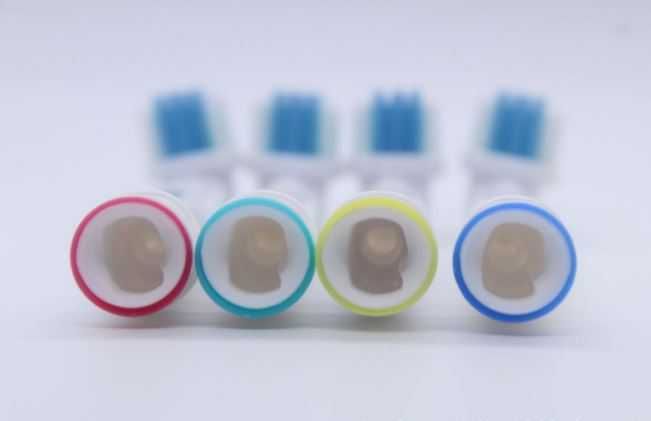Змінні насадки /аксесуари для електричної зубної щітки Oral B