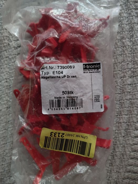 Uchwyty mocujące do puszek E104 50szt