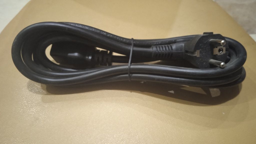 Кабель живлення 3A для UPS  IEC-C13 1.8 м Black Новий