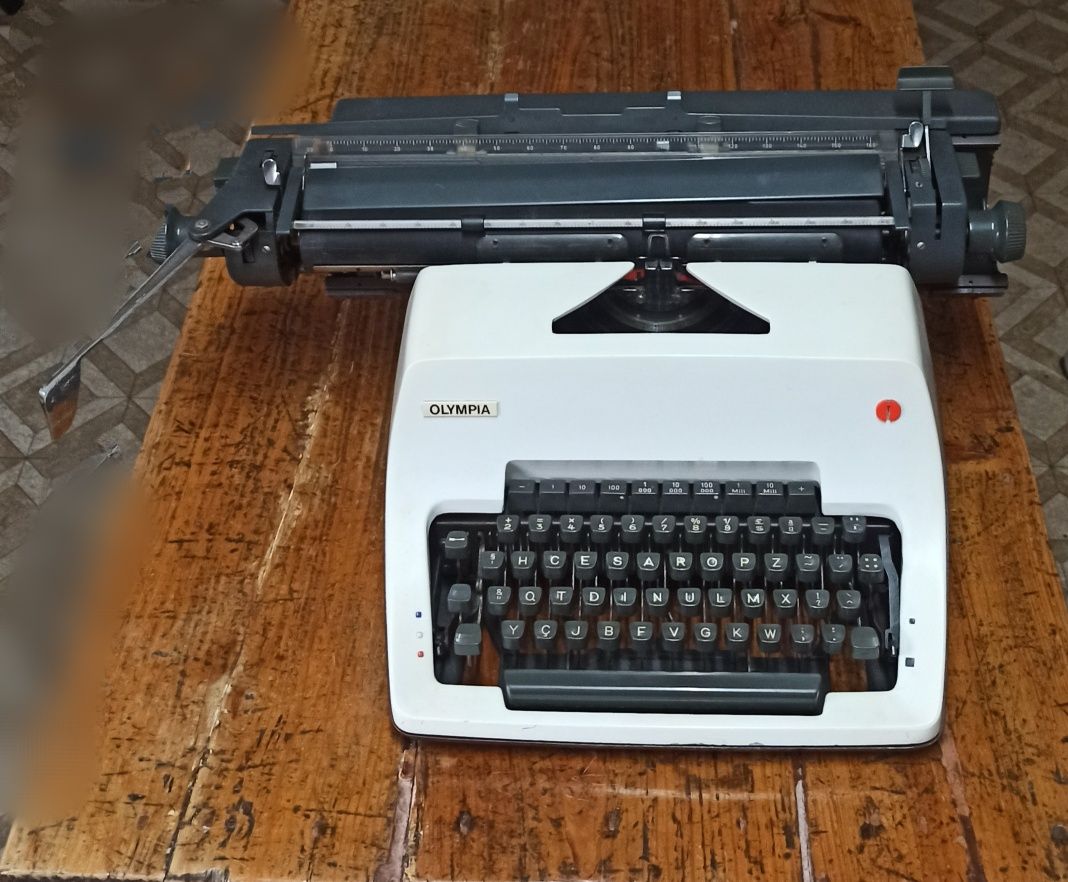Máquina de escrever Olympia