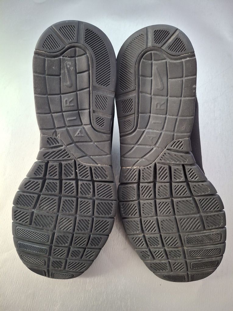 Кроссовки Nike SB Stefan Janoski Black 
ОРИГИНАЛ 
Отлично подходят для