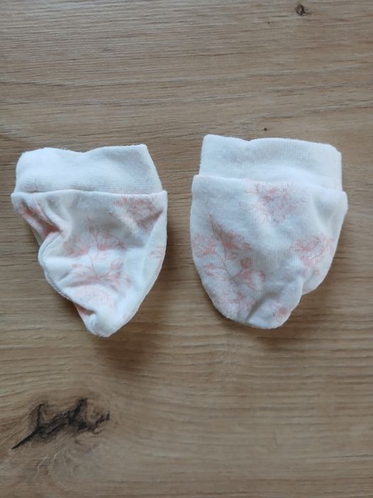 Niedrapki dla dziewczynki, białe, różowe, kwiatki