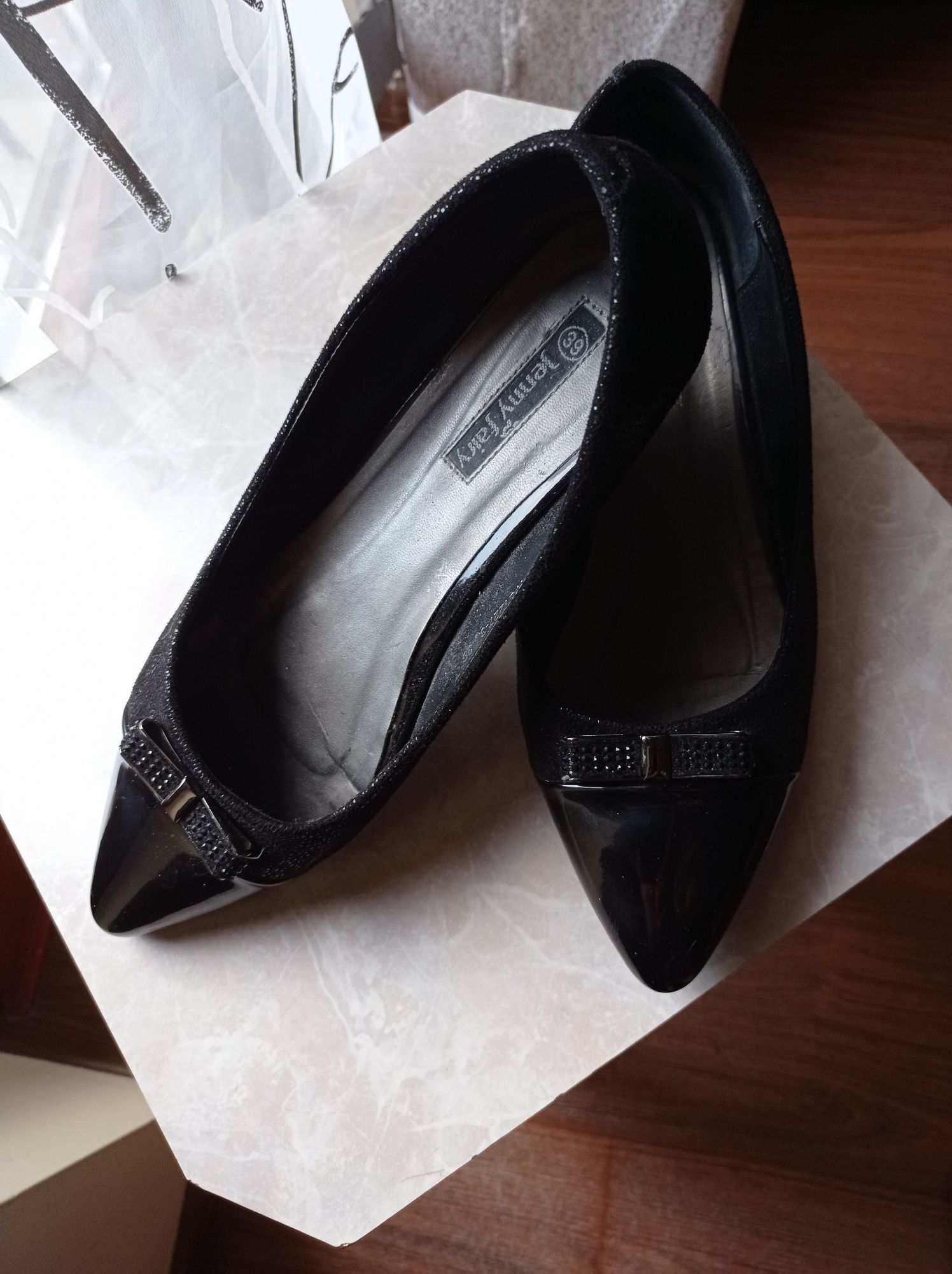 Buty damskie czarne r.39