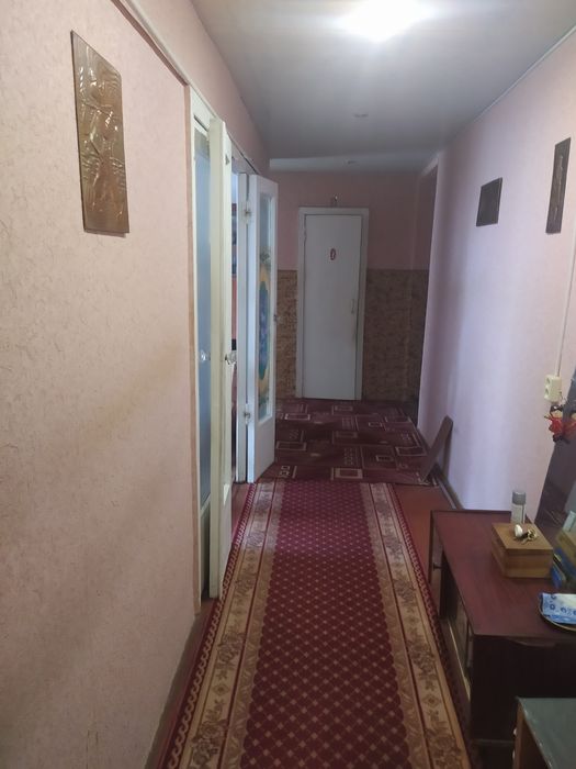Продається  квартира трьох кімнатна