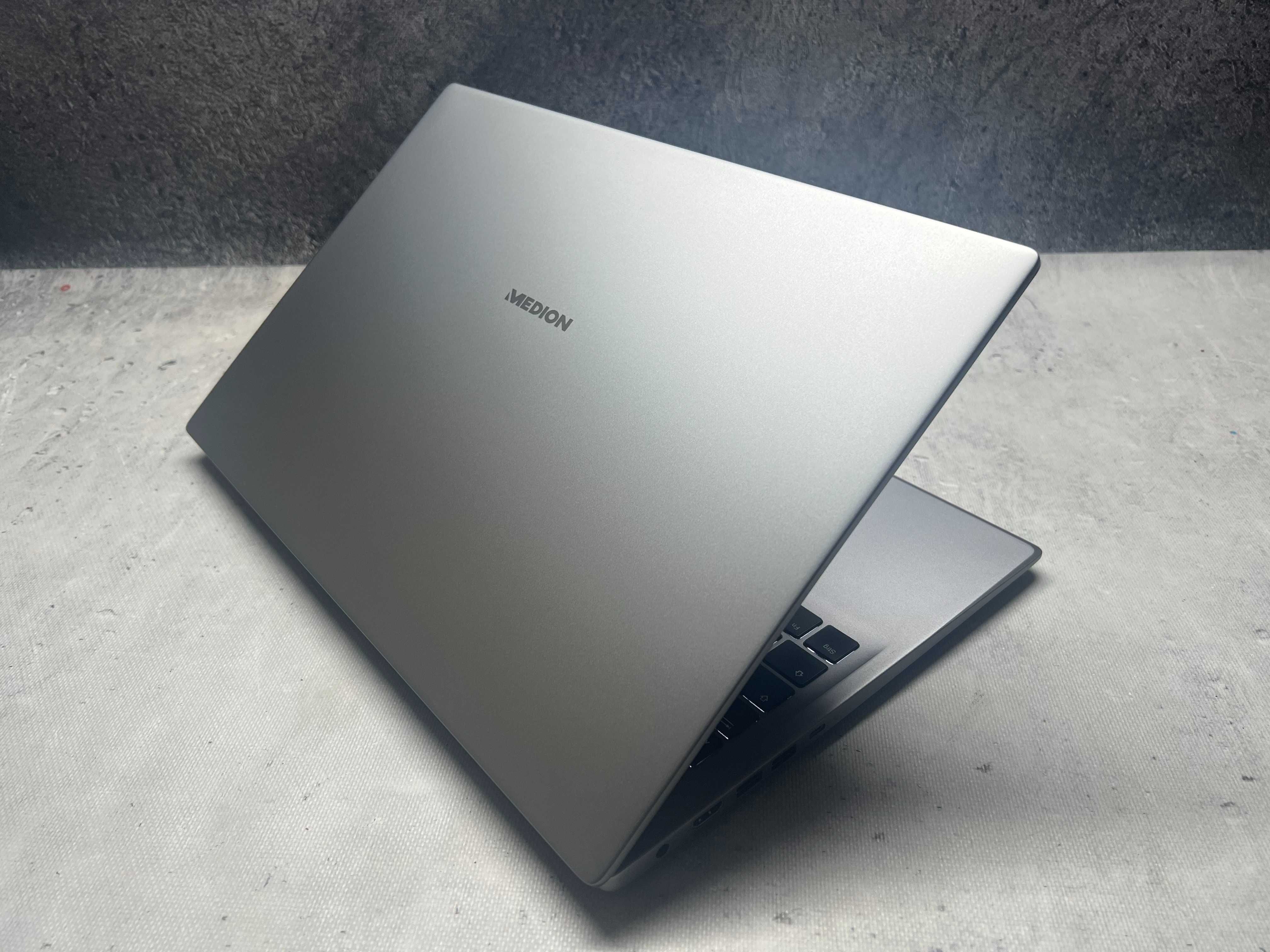 Medion / i7 1165G7 4.7GHz / 16GB DDR4 / 2TB SSD / MX450 2GB / 17.3 FHD