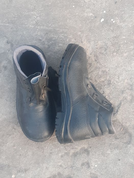 Продаються жiночi  ботинки для роботи