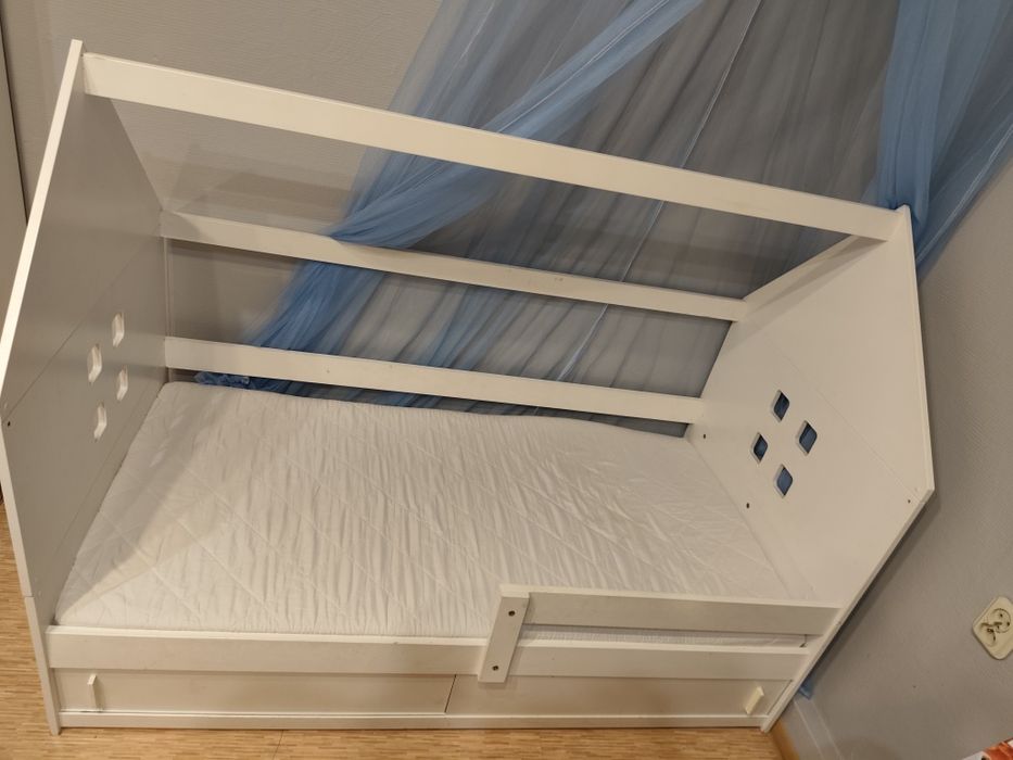 Łóżeczko dziecięce Domek