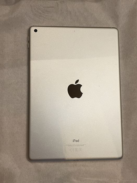 iPad 7 generacji 9.7 cala srebrny + klawiatura gratis