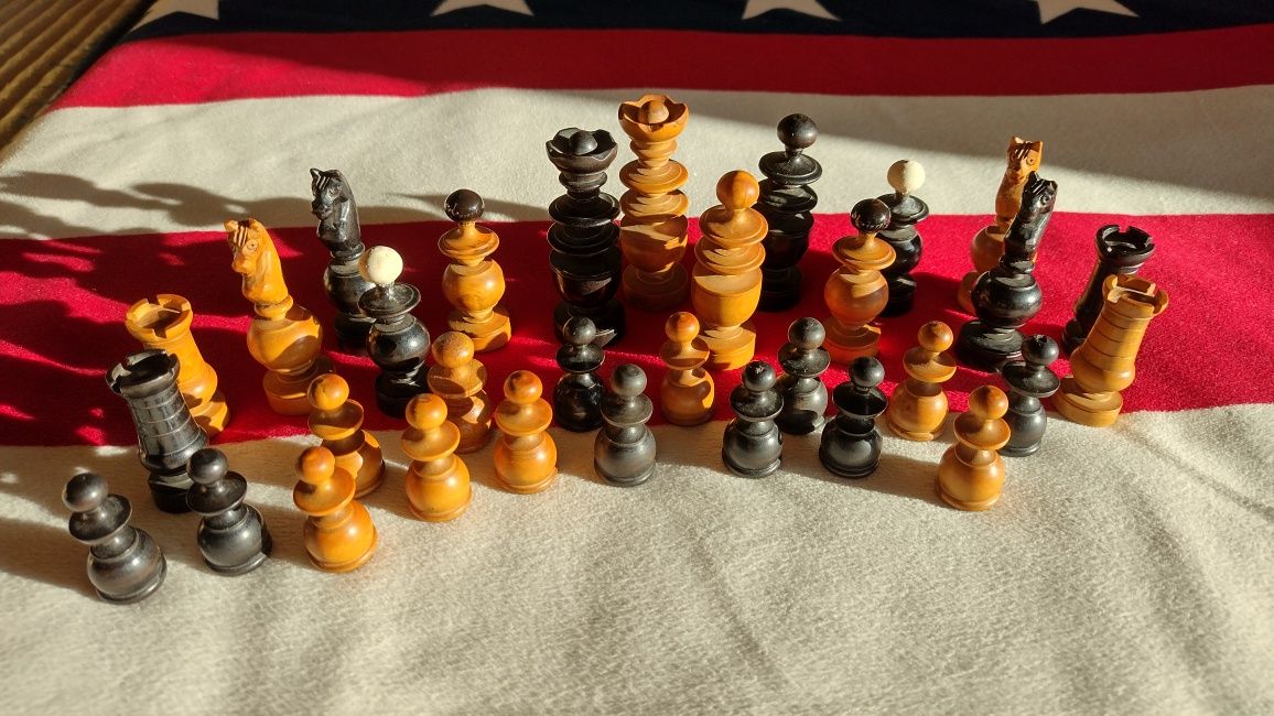 Zabytkowe szachy Francja styl Régence hebanowe toczone