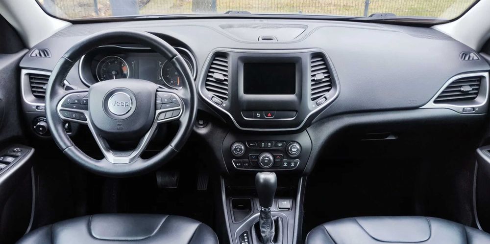 Jeep Cherokee Latitude Plus 2019 року