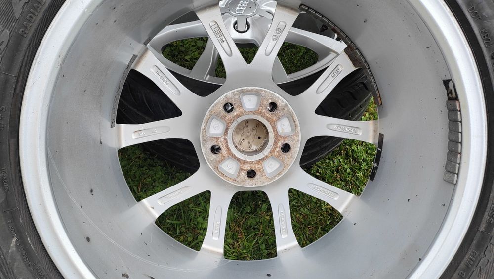 Felgi aluminiowe Audi R18 z oponami letnimi