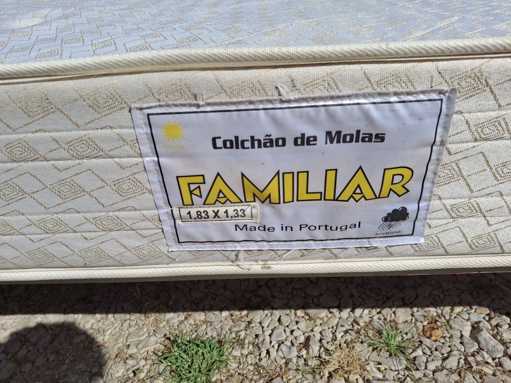 Cama de casal com colchão 1.83 x 1.30
