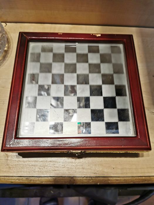 Stare małe turystyczne szachy drewno szklane figury dla kolekcjonera