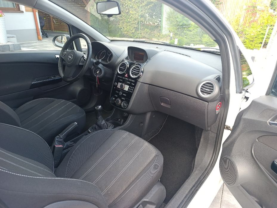 Opel Corsa D lift Edition 1.4 b 101KM org lak i prze.Aso Niemcy
