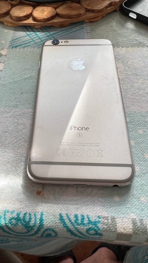 Продам отличный iPhone 6s 16 покупал новый.