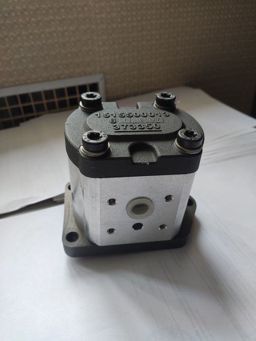 Насос гідравлічний шестерінчастий. Для навантажувача Linde H35-45.