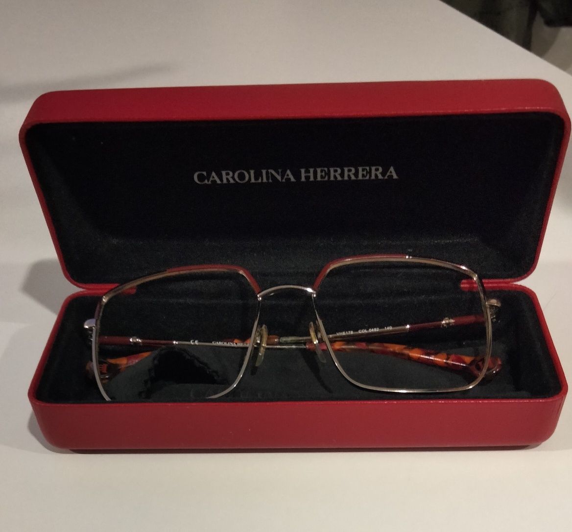 Óculos Carolina Herrera sem lentes