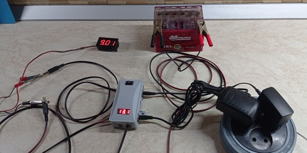 Преобразователь-бесперебойник,на интернет 12В и роутер9В с вольтметром